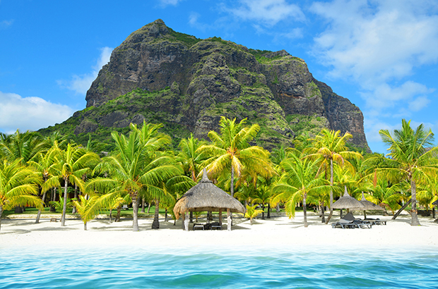 Beautiful,Sandy,Beach,With,Le,Morne,Brabant,Mountain,On,The