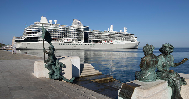 Silver nova docked