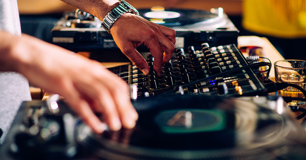 DJ