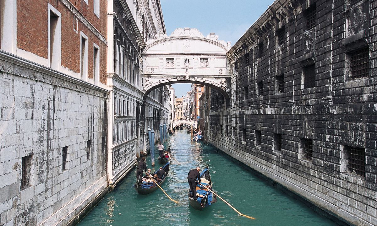 Arriverderci Venice Image 3 Bridge