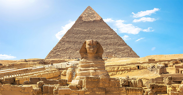 Sphinx and pyramid (1)