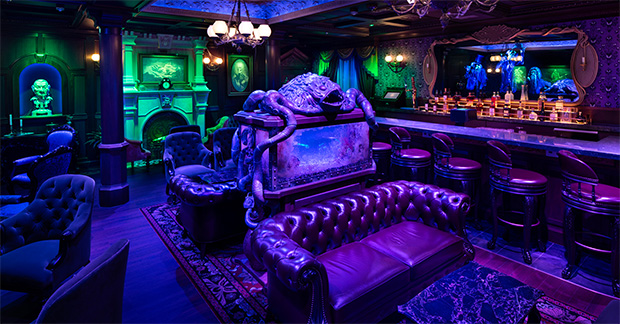 Disney Treasure Haunted Mansion Parlor 1