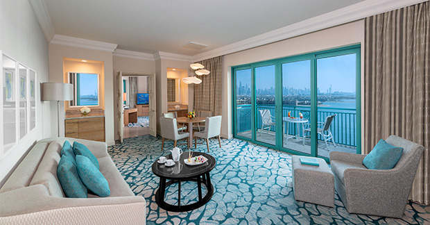 skylinesuite-livingroom