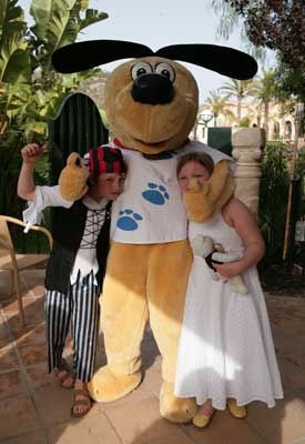 GOSH kids with Thomson mascot