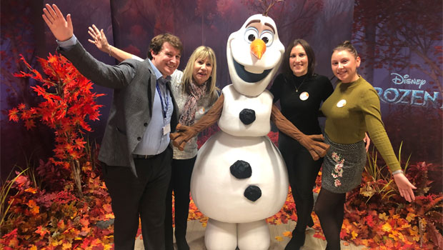 Disneyland-Paris-Frozen-roadshow-2