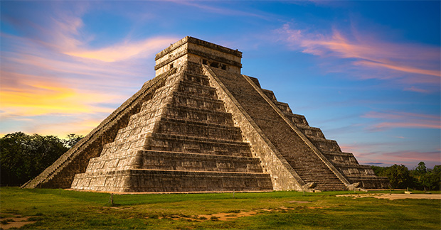 El Castillo, Temple of Kukulcan, Chichen Itza, mexico_1927675394