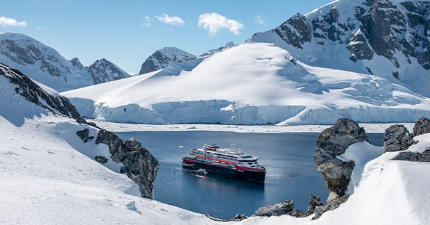 Orne_Harbour_Antarctica_HGR_141942_Photo_Andrea_Klaussner