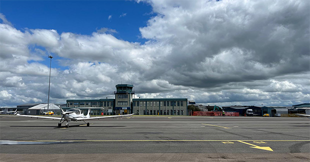 oxfordairportapron