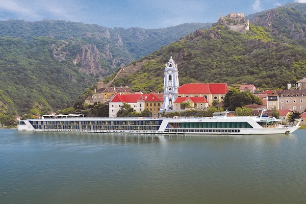 Agents offered AmaWaterways 2025 early booking incentive