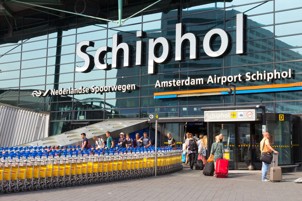 Dutch court halts Hague limit on flights at Schiphol