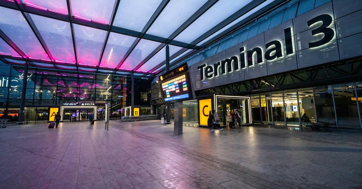 Heathrow defends contingency planning after shutdown criticism