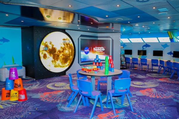 Camp Ocean, which is designed for younger cruisers and developed with the Kennedy Space Centre Visitor Complex, has been fitted with a large video wall to enhance the Space Cruisers programme on Carnival Glory.