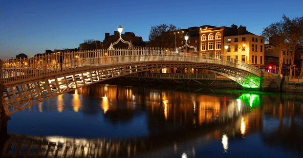 Hapenny-bridge,-Dublin_resized