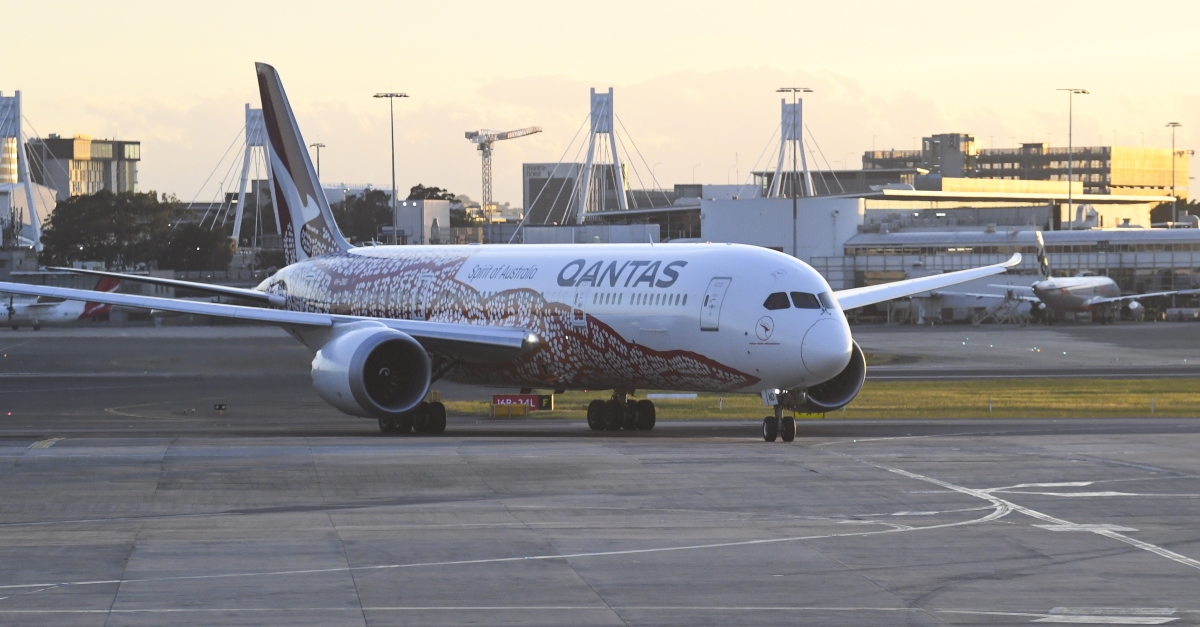 Qantas asks bosses to volunteer as baggage handlers