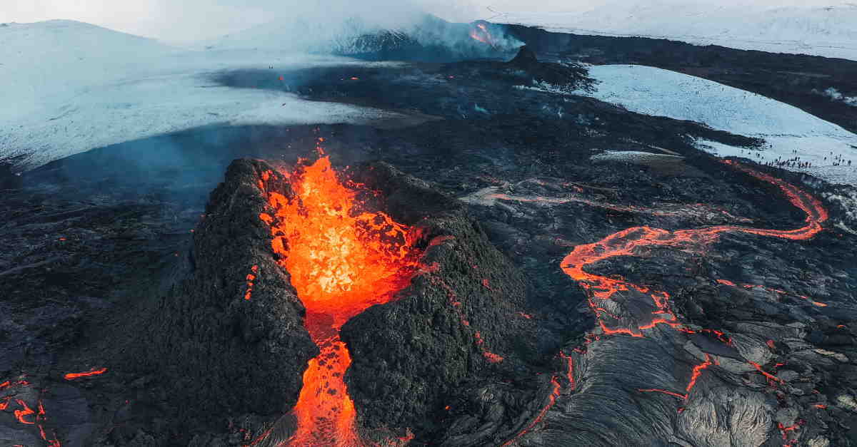 Play reassures customers after Icelandic volcano eruption